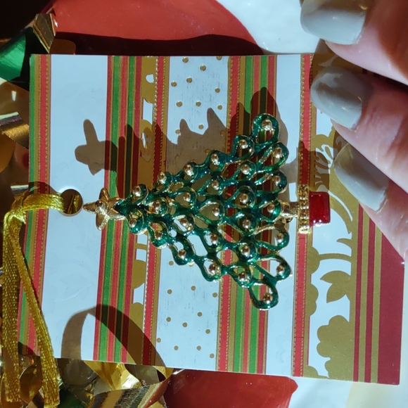 Green Enamel Christmas Tree Pin - Picture 4 of 11